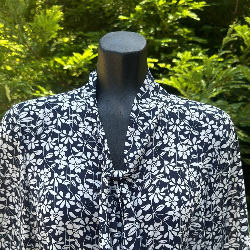 NWOT Feminine Floral Print Long Sleeve Button Up Blouse Brooks Brothers size 8